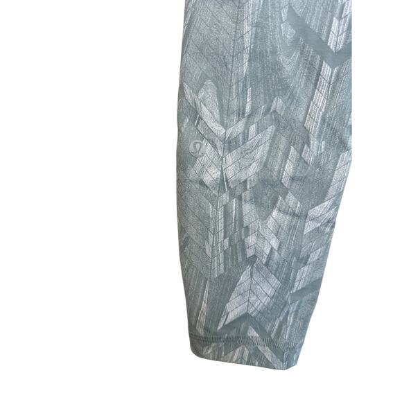 LULULEMON Swift Speed High-Rise Tight 25"
Reverberate Chevron Jacquard Sz 2 EUC - Picture 5 of 9